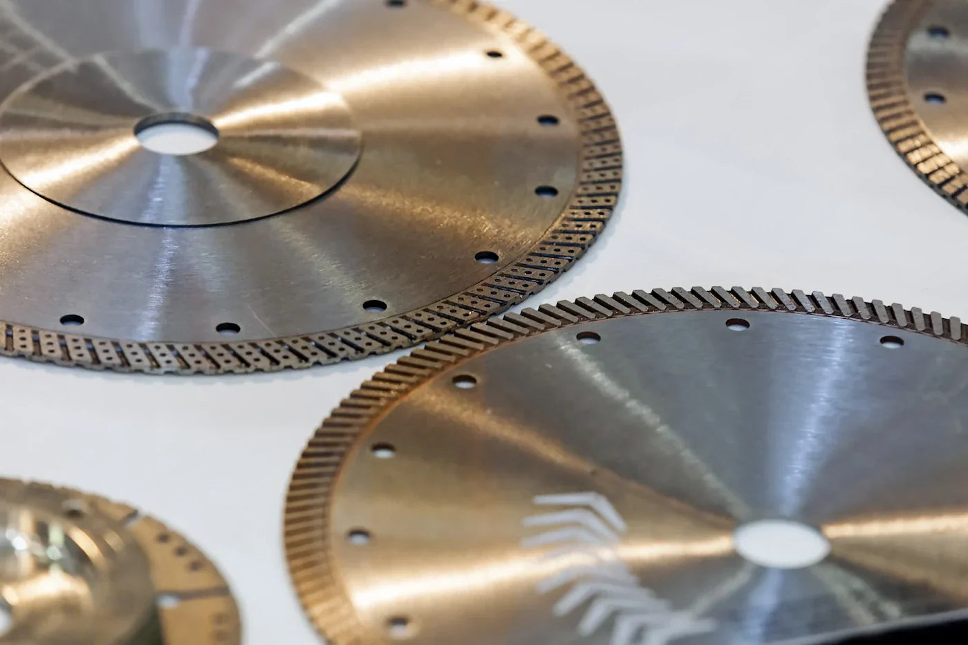 Metal Cutting Blades Explained — Carbide vs Abrasive vs Bi-Metal